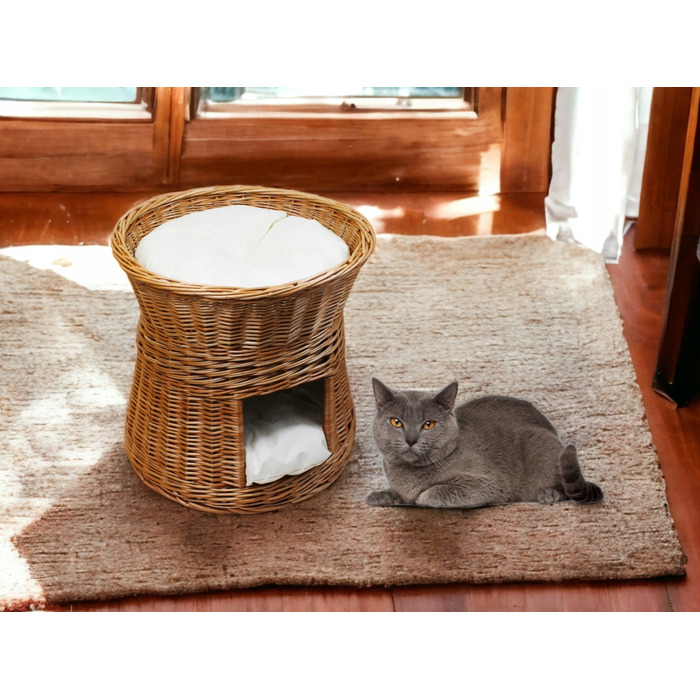 Плетений будинок-ліжечко з лози з подушками кольору екру