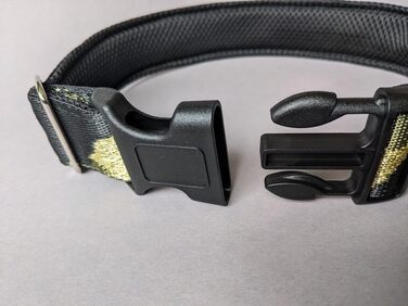 Камуфляжний нашийник для собак, широка стрічка 4 см, м'яка підкладка, військовий стиль, зручна застібка-клік, регульований, оливково-золотий-чорний (до 48 см)