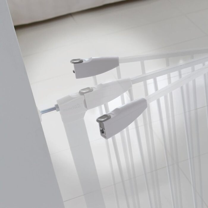 Ворота для дитячого захисту Munchkin Auto Close: автоматичне закриття, сталь, 76-82 см, білий