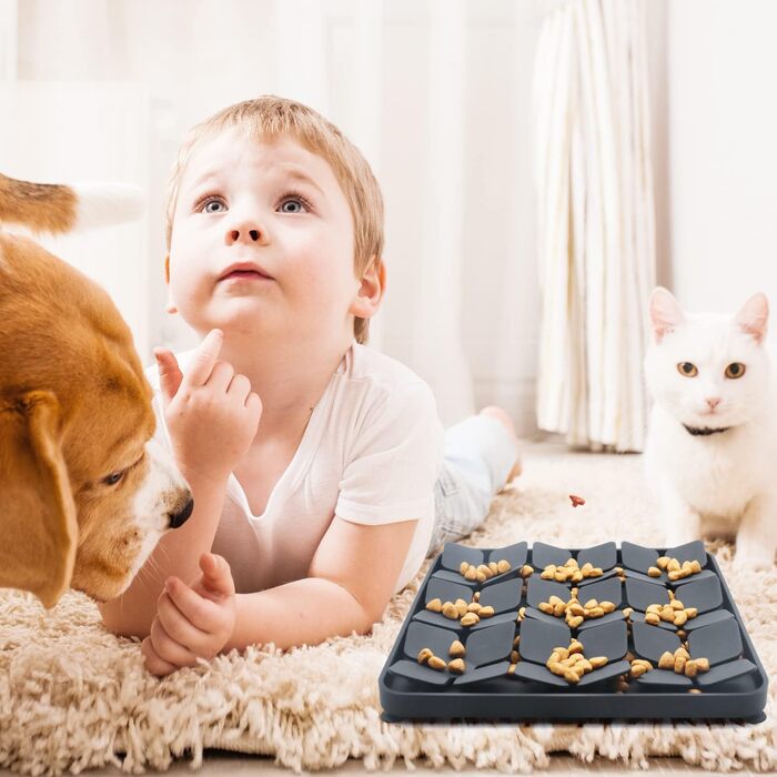 Килимок для повільного годування Hund & Katze Bowite Silikon з присосками для котів та маленьких собак (сірий)