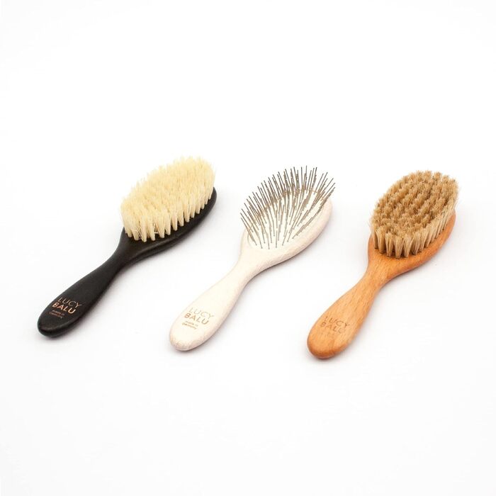 Щітка для котів LucyBalu® для короткої та довгої шерсті | Щітка для вичісування шерсті котів | Щітка для підшерстка котів | Гребінець для котів для догляду за шерстю | Щітка для шерсті тварин | Щітка для котів з металевими щетинками та дерев'яною ручкою б