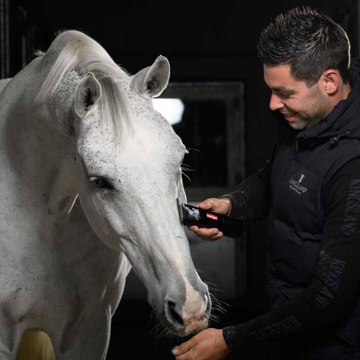 Машинка для стрижки коней Heiniger Saphir Horse з 2 акумуляторами, насадка #10WF