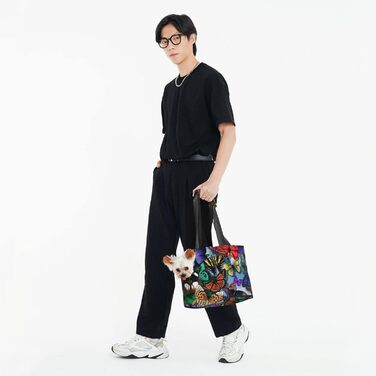 Сумка-переноска для собак, легка та зручна, з принтом метеликів. Підходить для маленьких тварин.