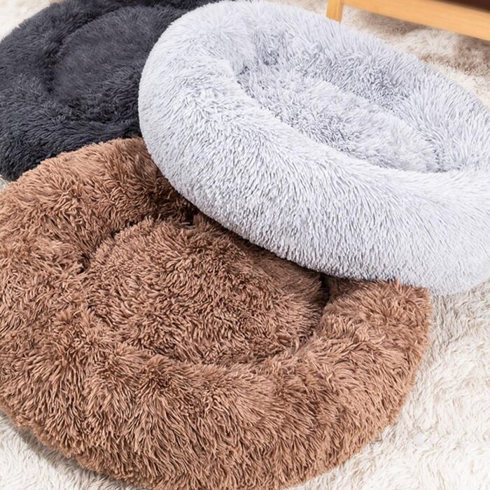 М'яке ліжко для собак та котів Doughnut, Ø80 см, сірий колір. Зручне, миється, з антиковзаючою основою. Підходить для великих, середніх та маленьких собак та кошенят. Розмір: 80x80x20 см (для тварин до 25 кг)