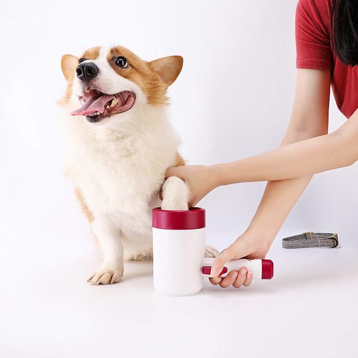 Очисник лап для собак: портативна чаша-щітка для миття лап, масаж та догляд за лапами