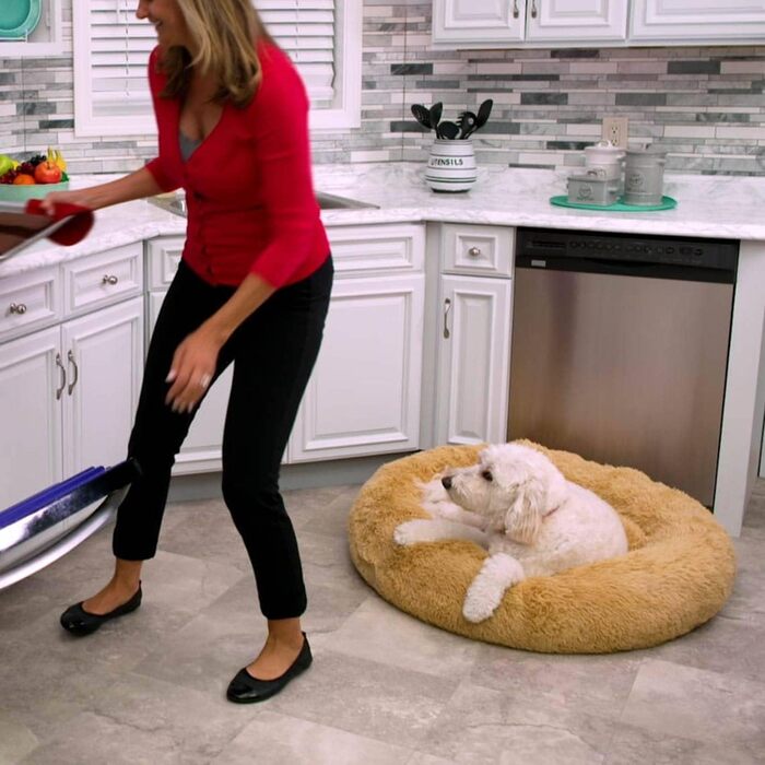 Ліжко для собак Mediashop Peaceful Pooch M, 76 см, бежеве, плюшевий донат, знімний та праний чохол, водо- та брудовідштовхувальне, ортопедичне, з антиковзкими ніжками