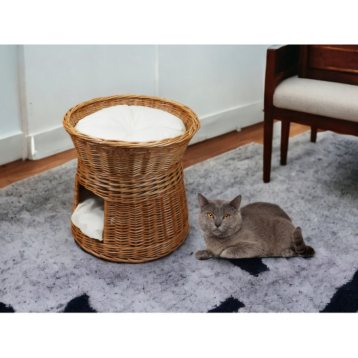 Плетений будинок-ліжечко з лози з подушками кольору екру