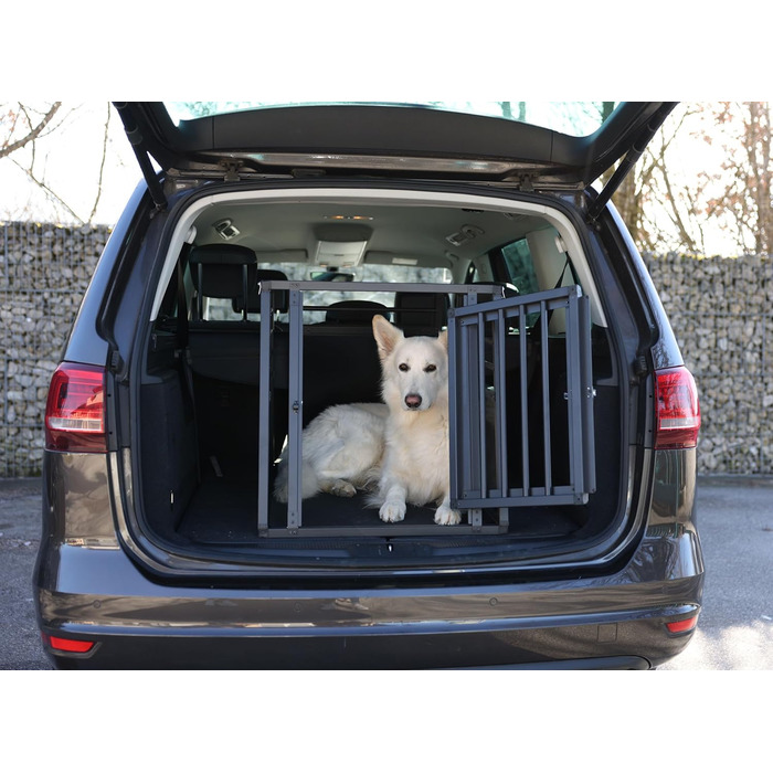 Транспортна переноска для собак Kerbl Vacation, алюмінієва, 77x55x50 см, з антиковзним килимком