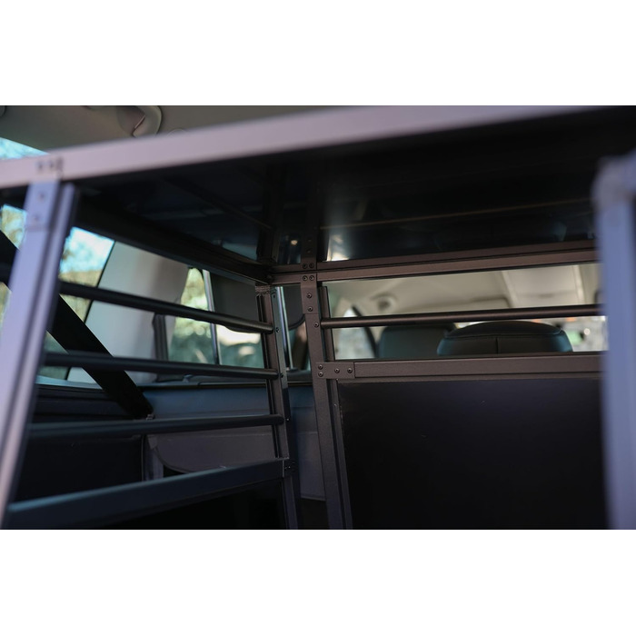 Транспортна переноска для собак Kerbl Vacation, алюмінієва, 77x55x50 см, з антиковзним килимком